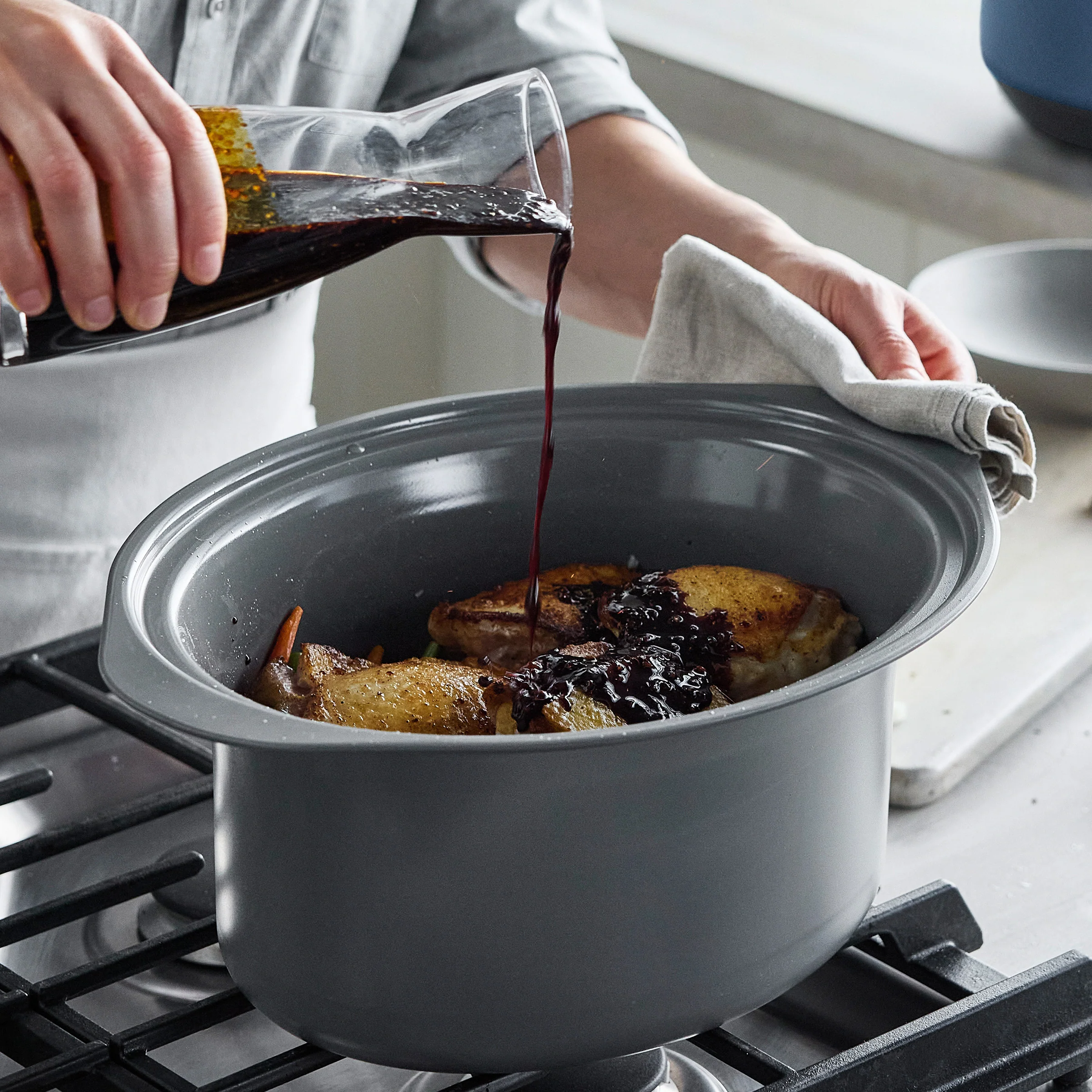 8-Quart Locking Lid Slow Cooker | Cloud Cream - Image 8