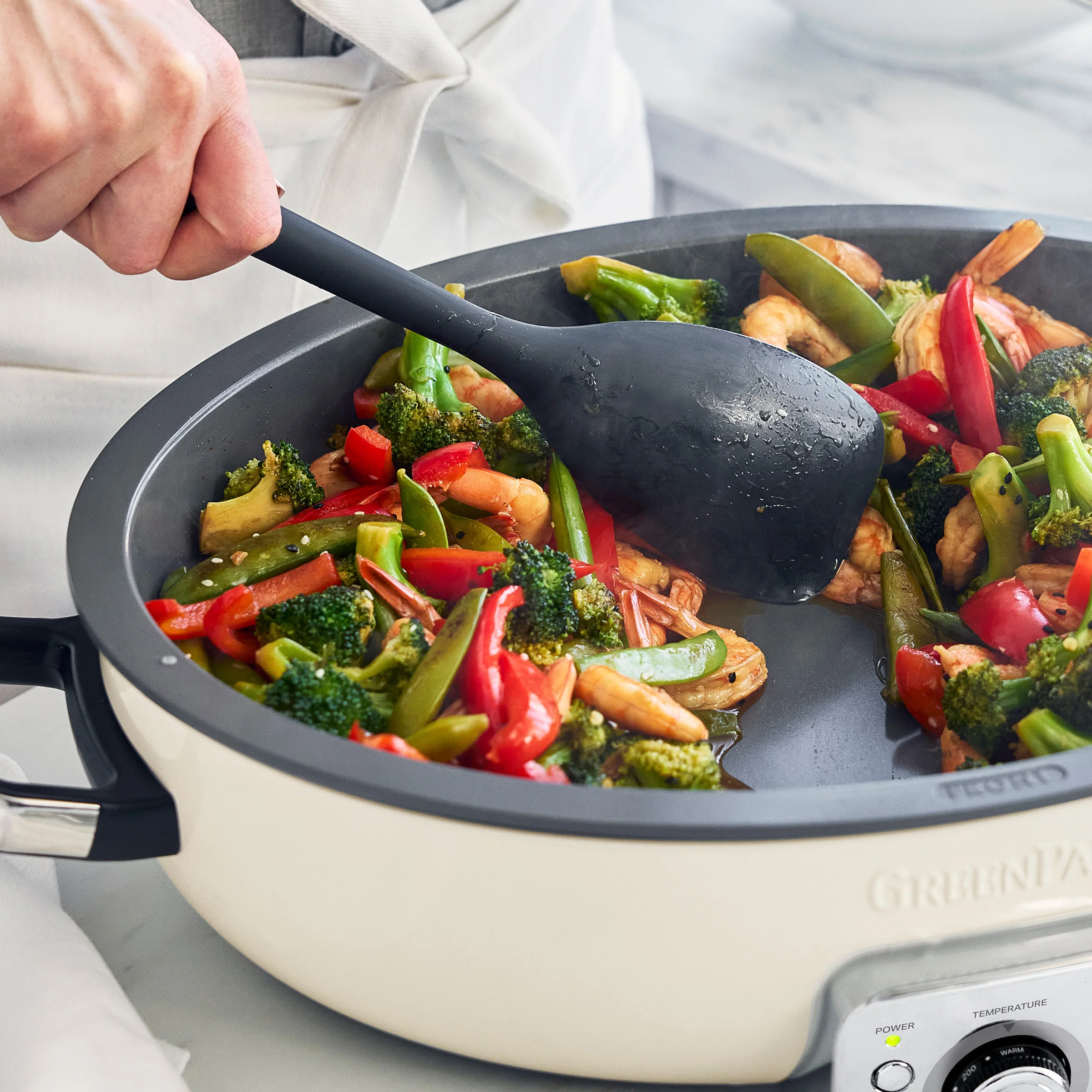 Elite 5.5-Quart Oval Electric Skillet | Cream - Image 3