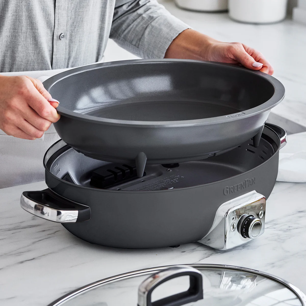 Elite 5.5-Quart Oval Electric Skillet | Graphite - Image 4