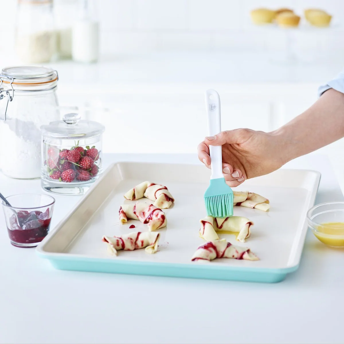 GreenLife Ceramic Nonstick 18" x 13" Cookie Sheet | Turquoise - Image 3