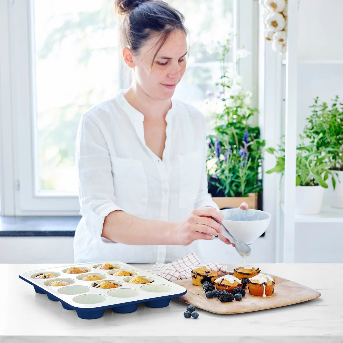 GreenLife Ceramic Nonstick Muffin Pan | Navy - Image 4