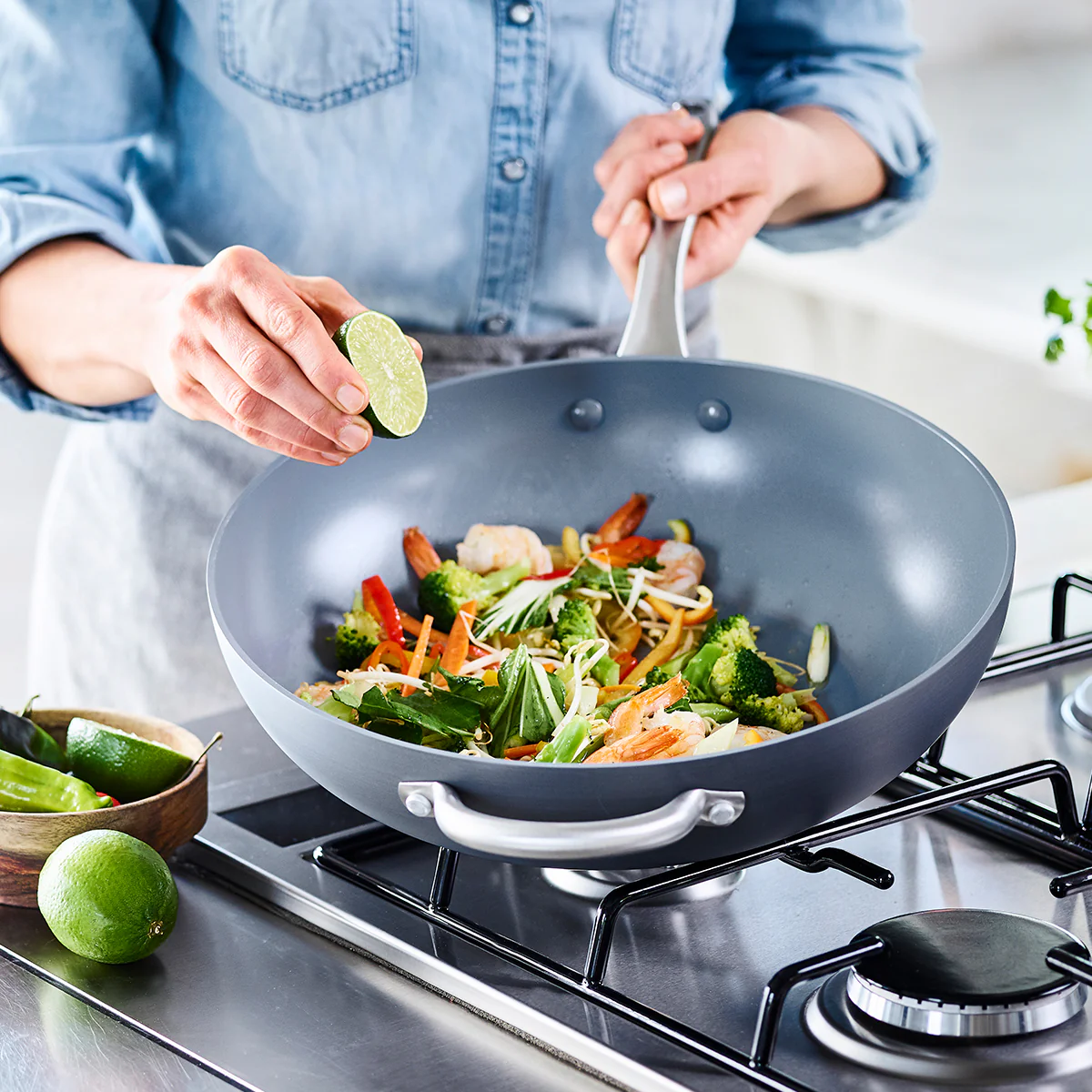 Lima Ceramic Nonstick 12.5" Wok - Image 4