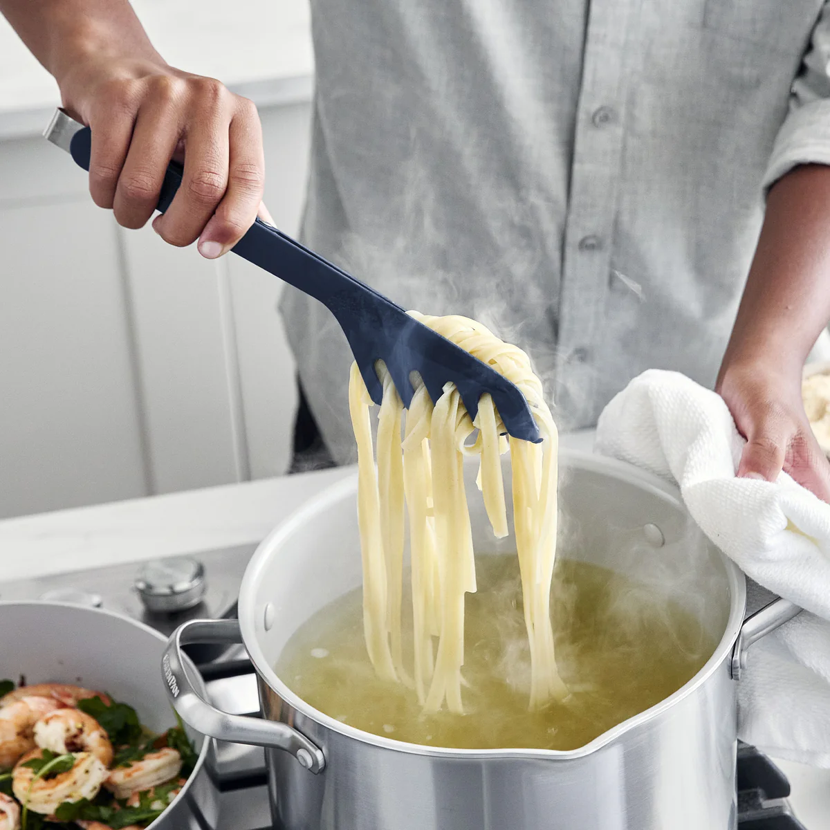 Platinum Silicone Pasta Tongs | Navy - Image 3