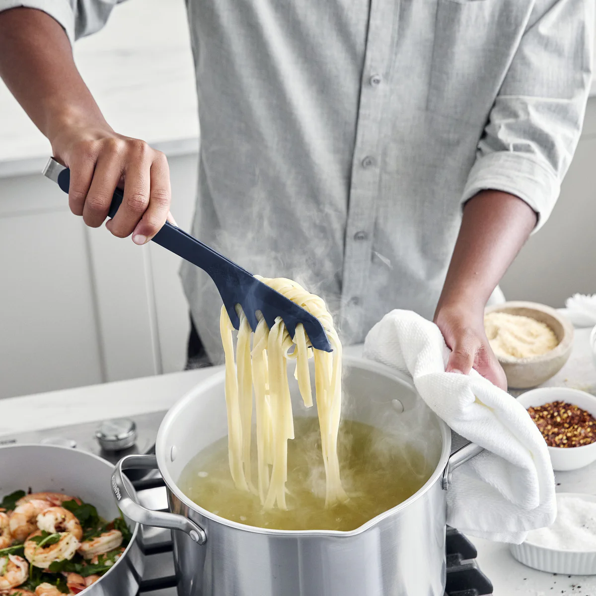 Premiere Silicone Locking Pasta Tongs | Oxford Blue - Image 4