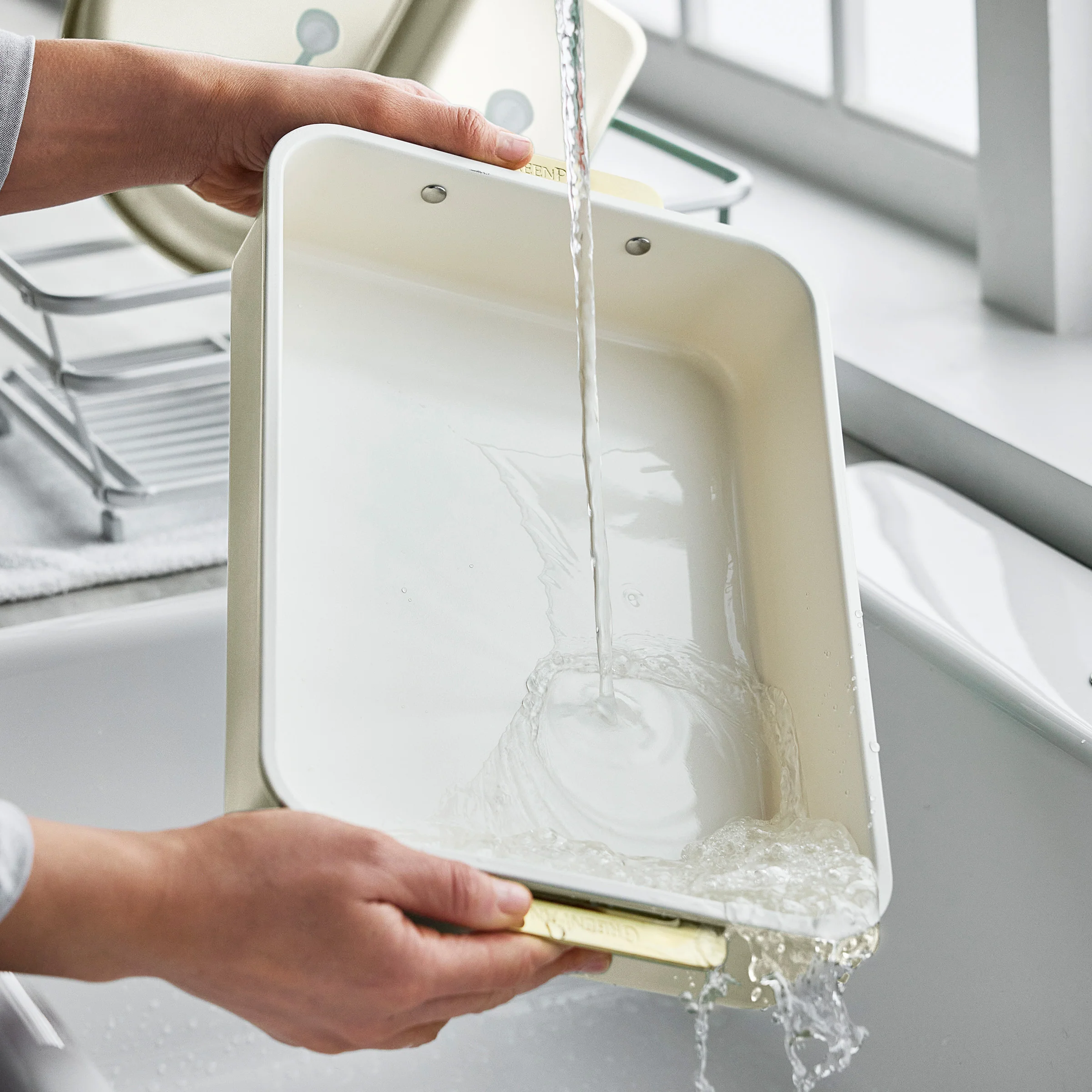 Reserve Bakeware 13" x 9" Rectangular Pan | Cream - Image 7