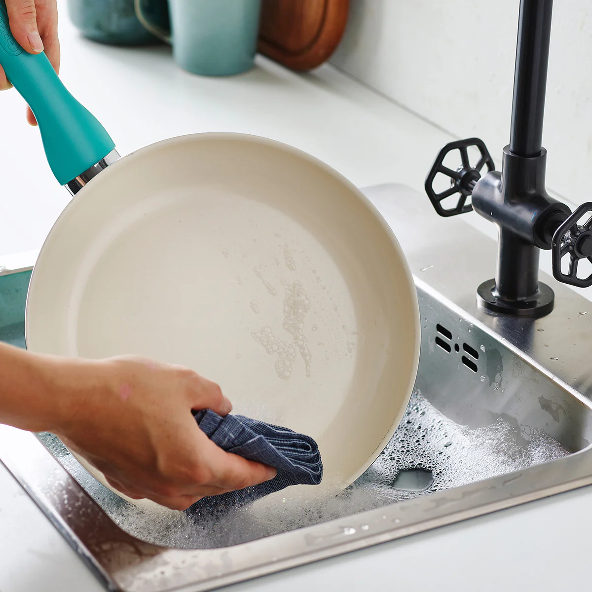 Rio Ceramic Nonstick 8" and 10" Frypan Set | Turquoise - Image 8