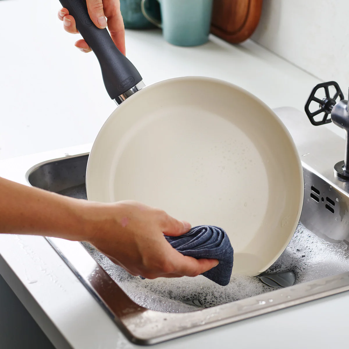 Rio Ceramic Nonstick 10-Piece Cookware Set | Black - Image 10