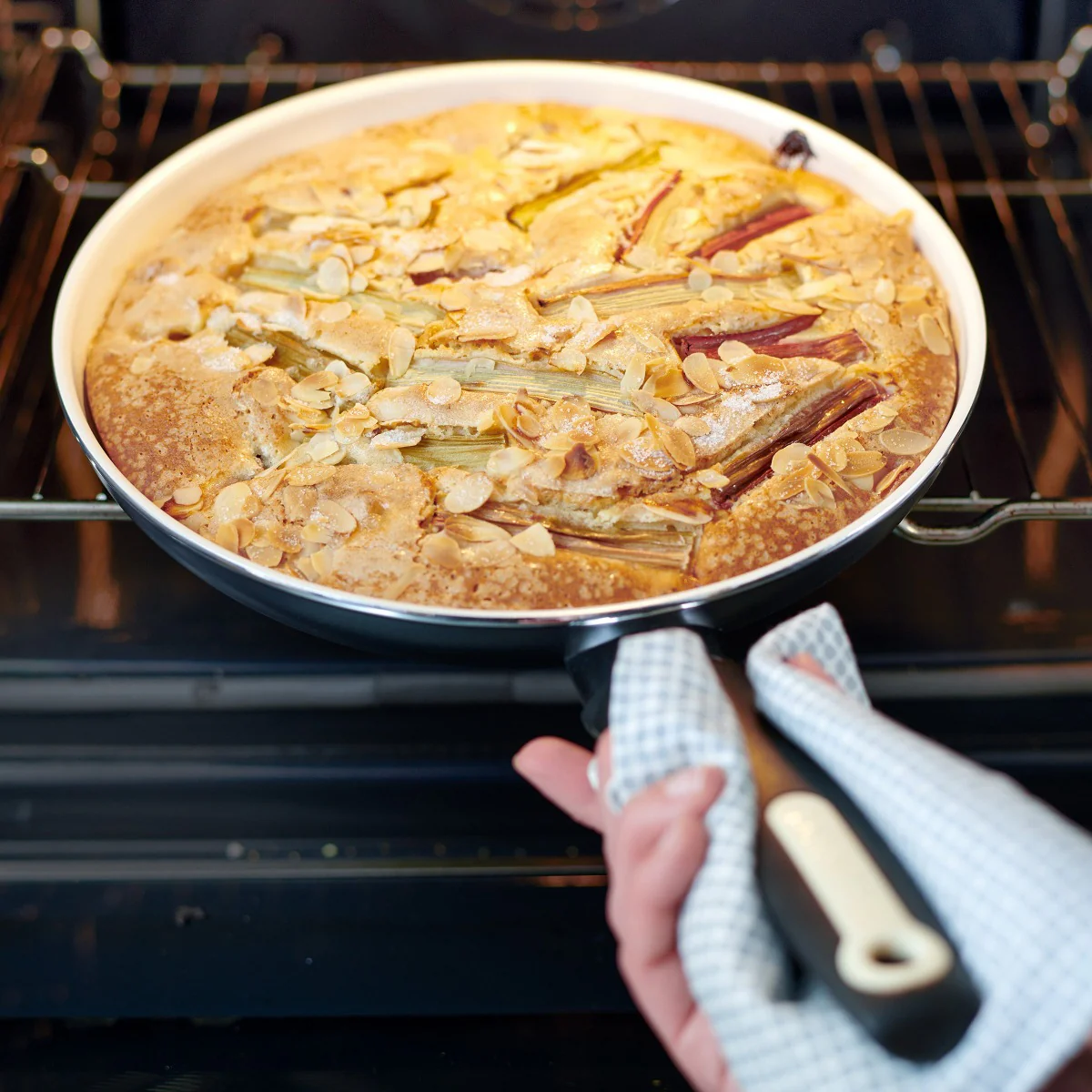 Rio Ceramic Nonstick 7", 9.5" and 11" Frypan Set | Black - Image 4