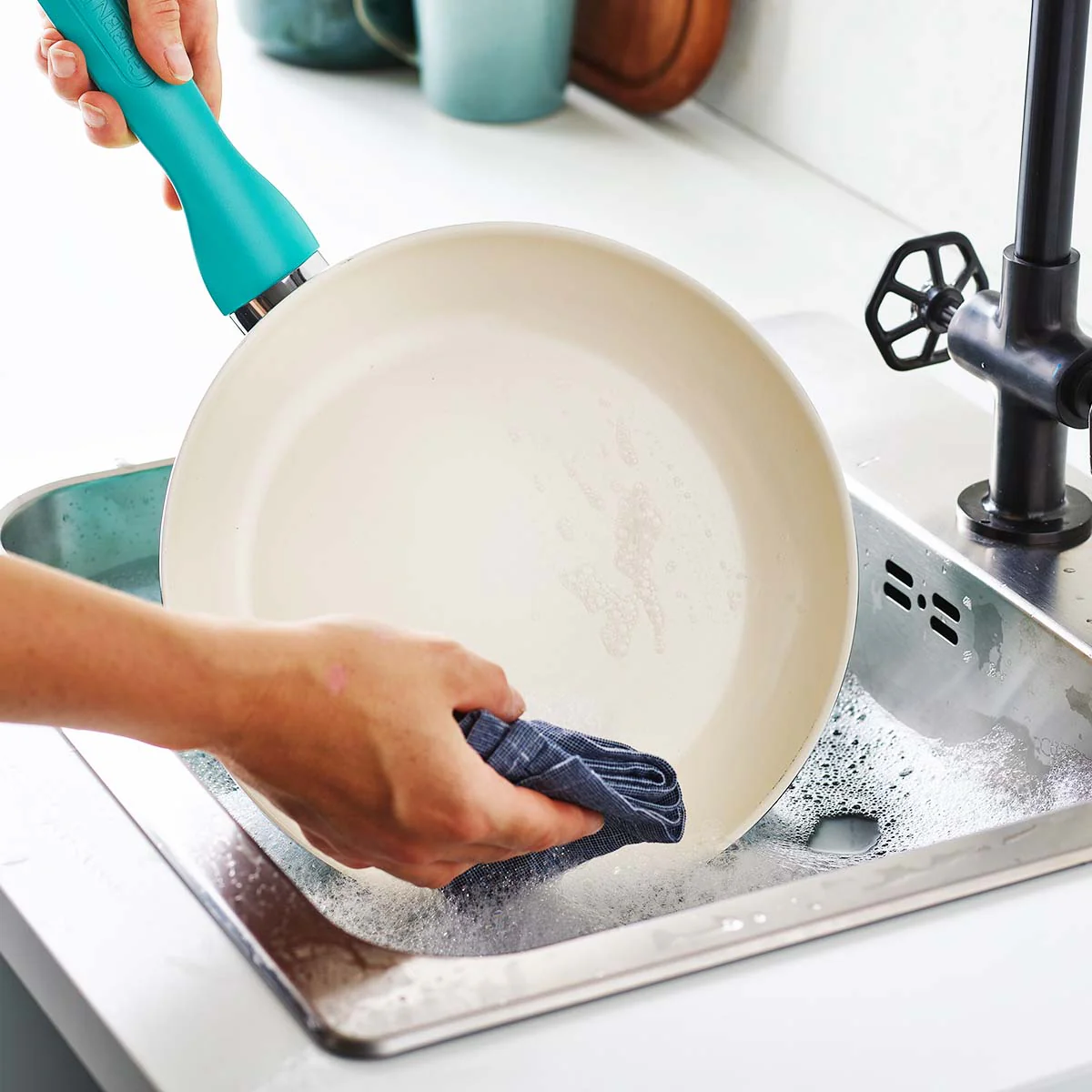 Rio Ceramic Nonstick 7", 9.5" and 11" Frypan Set | Turquoise - Image 9