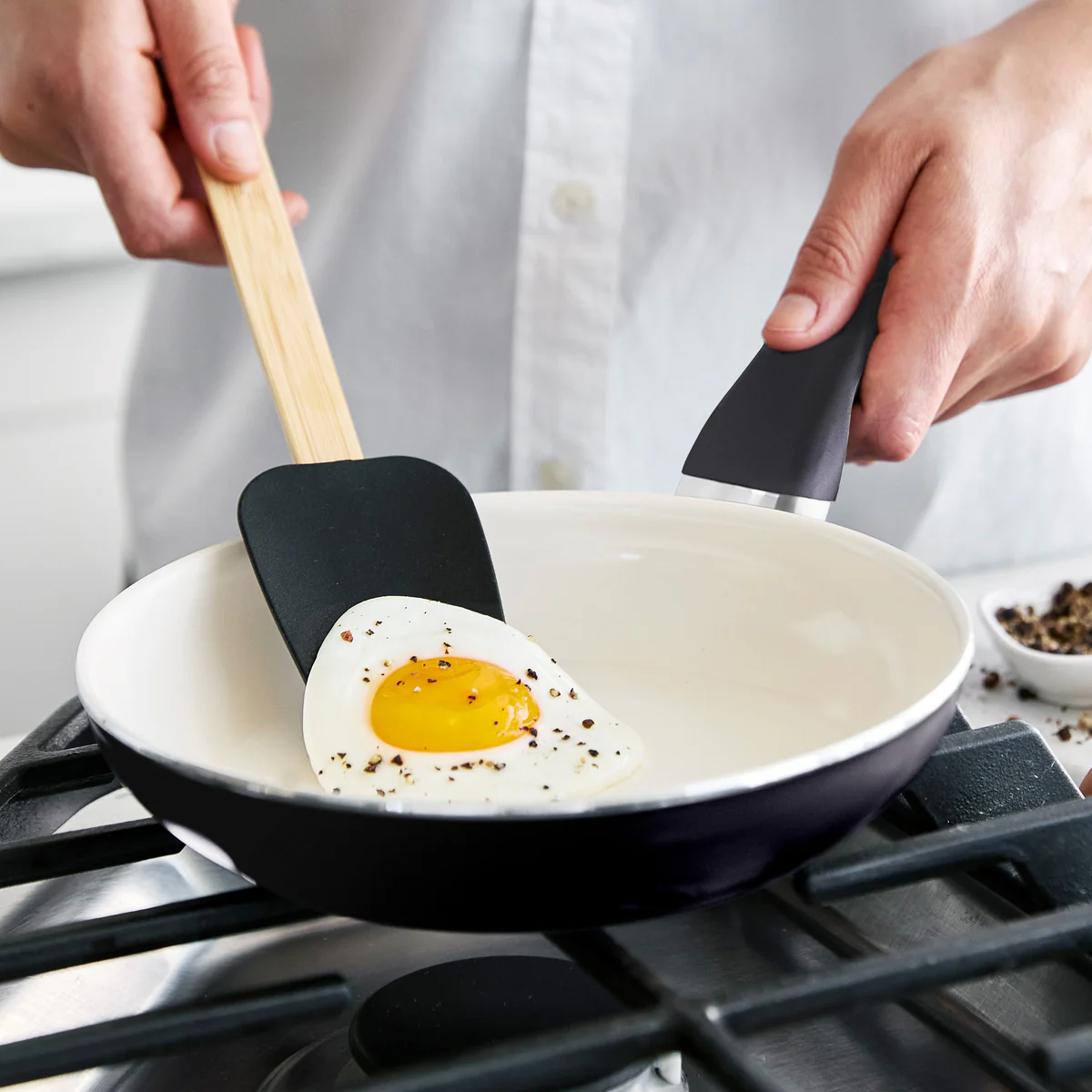 Rio Ceramic Nonstick 8" Frypan with Spatula | Black - Image 3