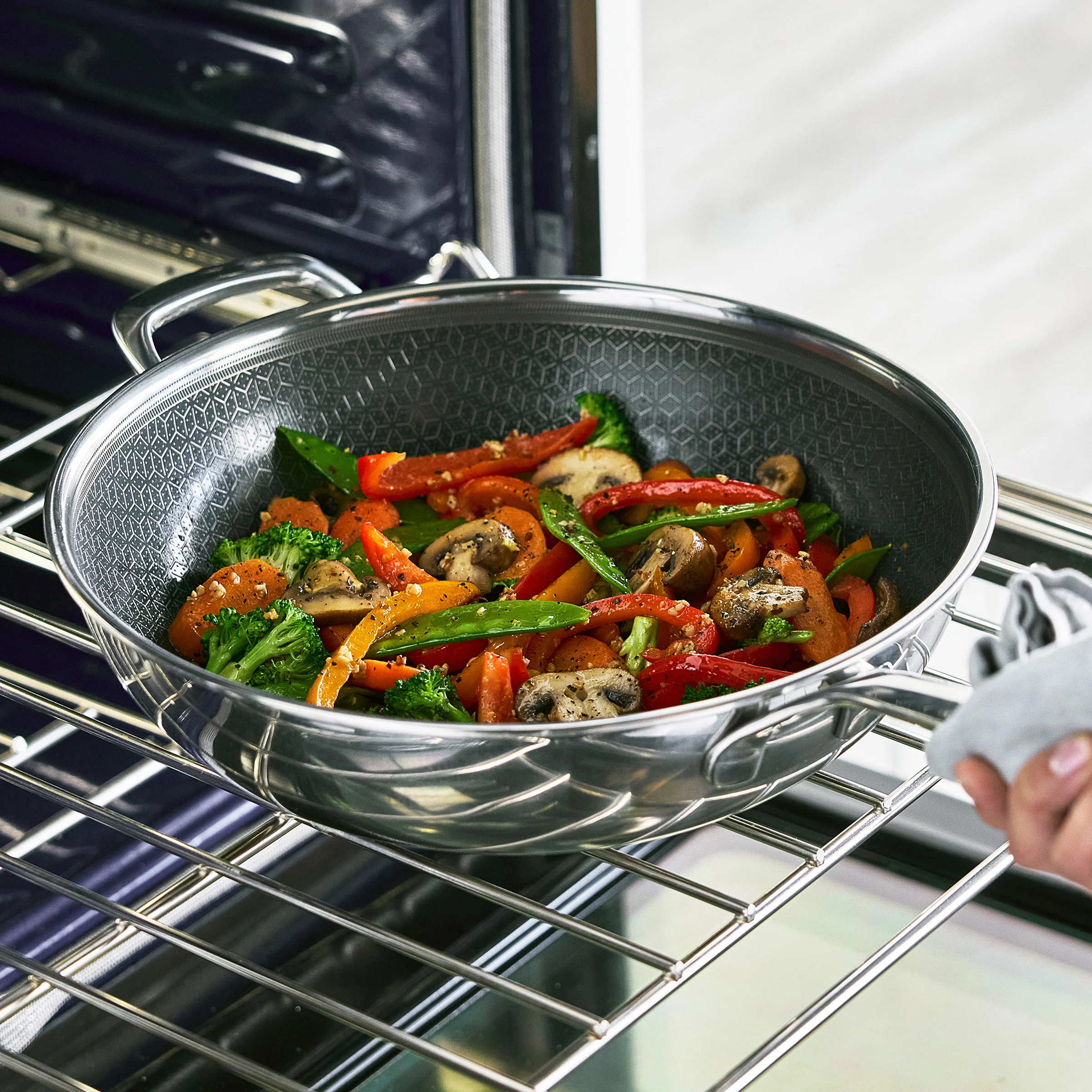 Spectra Thermobond Hybrid Ceramic Nonstick 12" Wok with Lid - Image 11