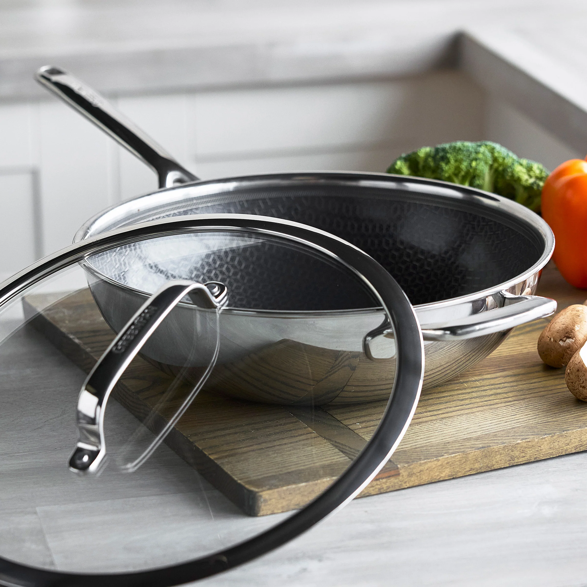 Spectra Thermobond Hybrid Ceramic Nonstick 12" Wok with Lid - Image 13