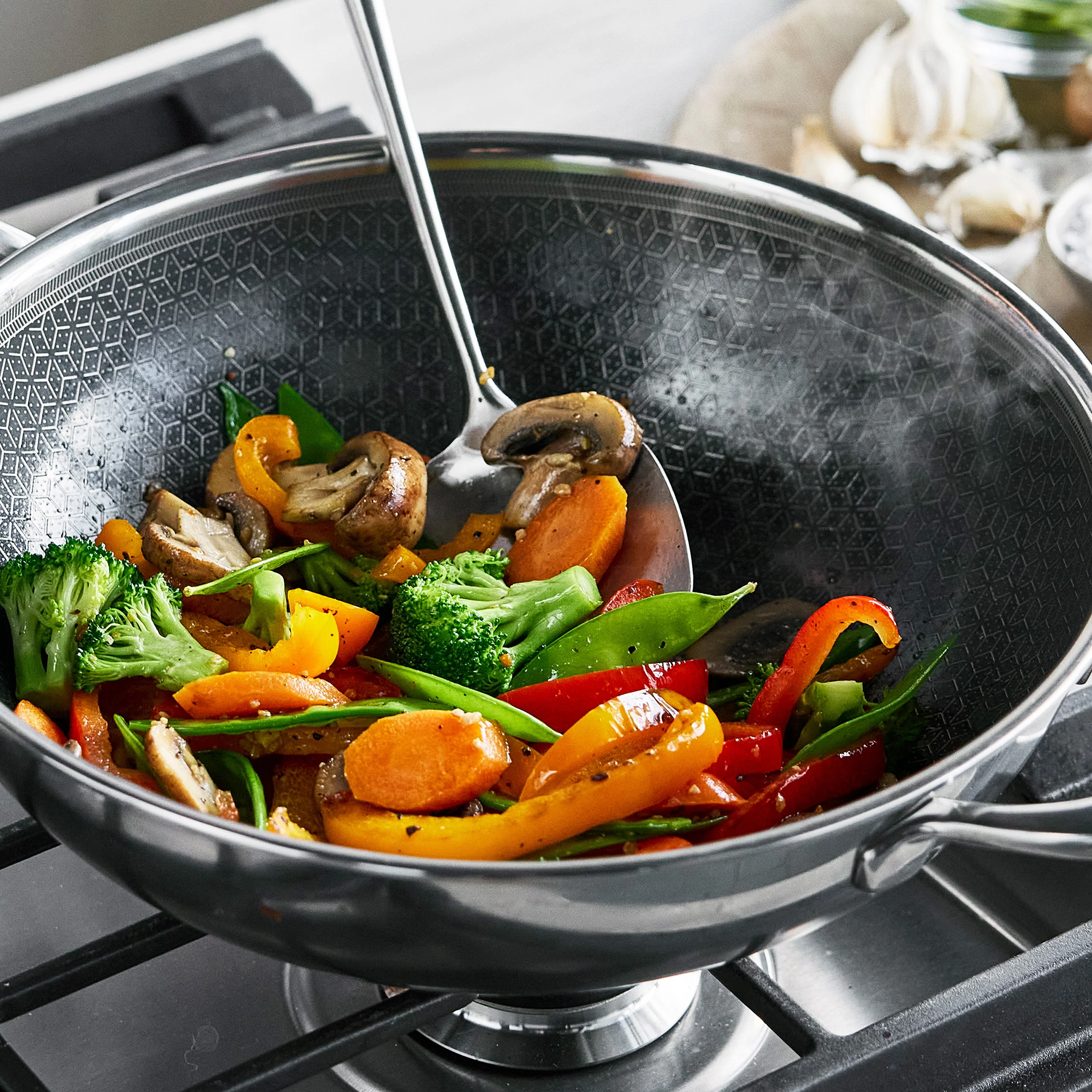 Spectra Thermobond Hybrid Ceramic Nonstick 12" Wok with Lid - Image 7