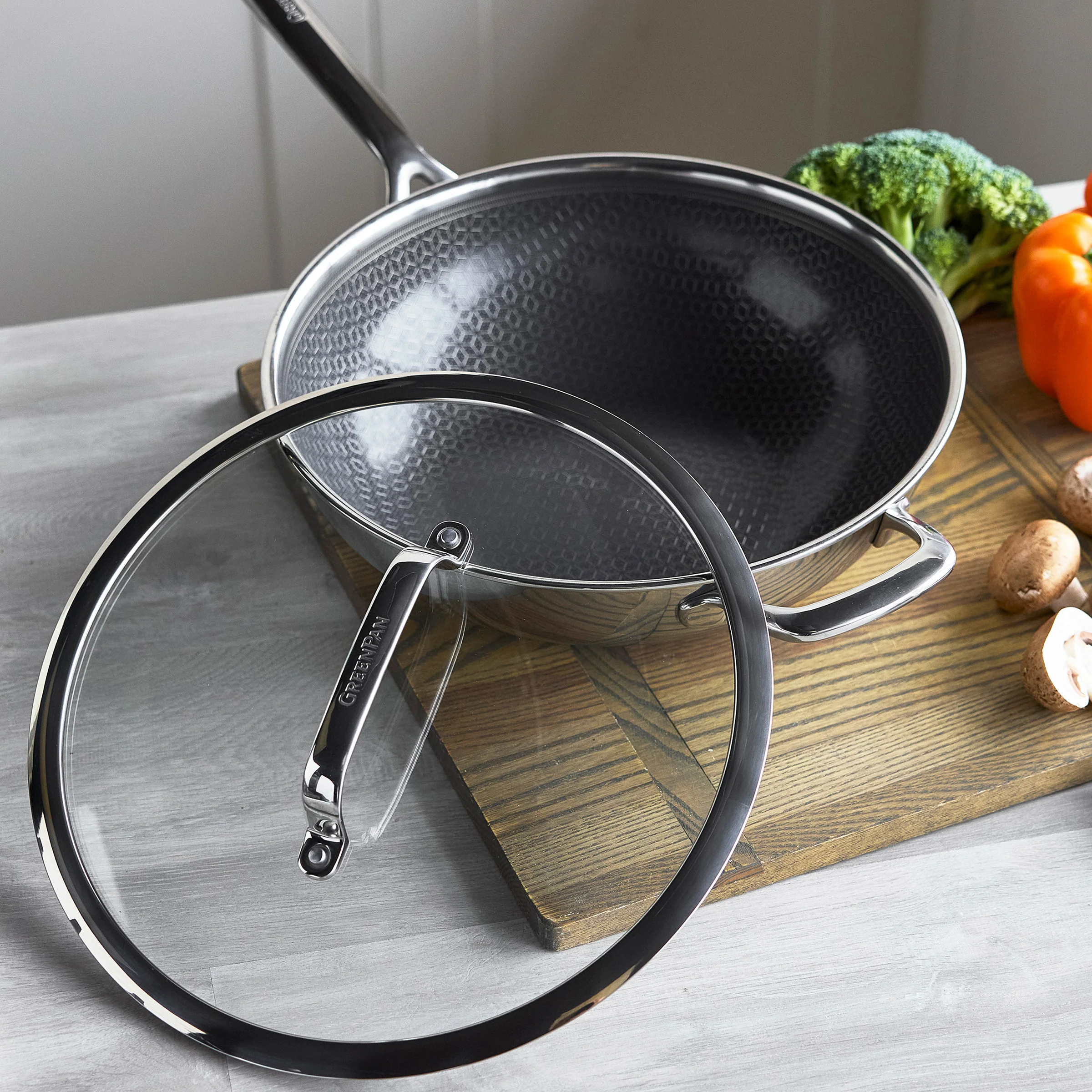 Spectra Thermobond Hybrid Ceramic Nonstick 12" Wok with Lid - Image 8