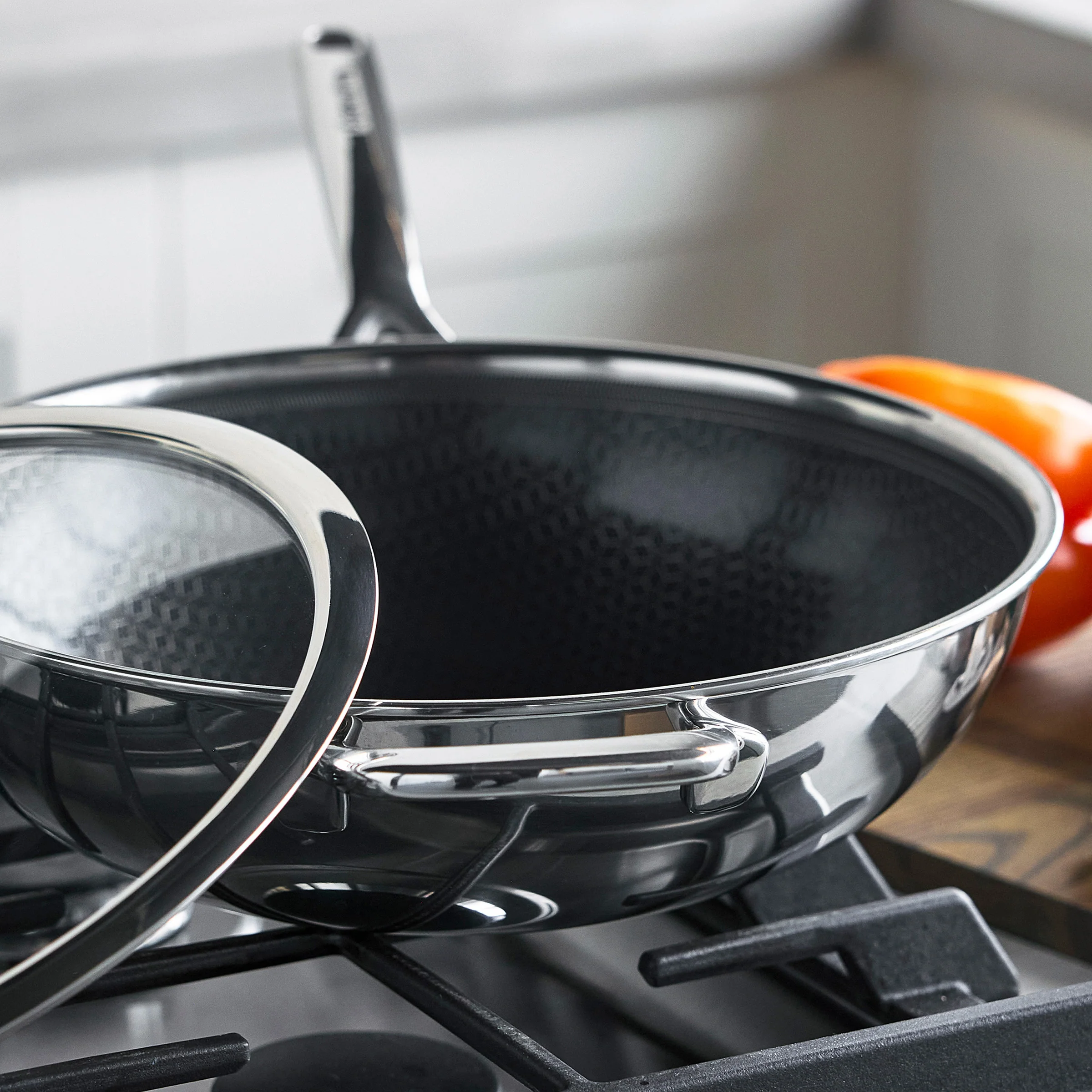 Spectra Thermobond Hybrid Ceramic Nonstick 12" Wok with Lid - Image 9