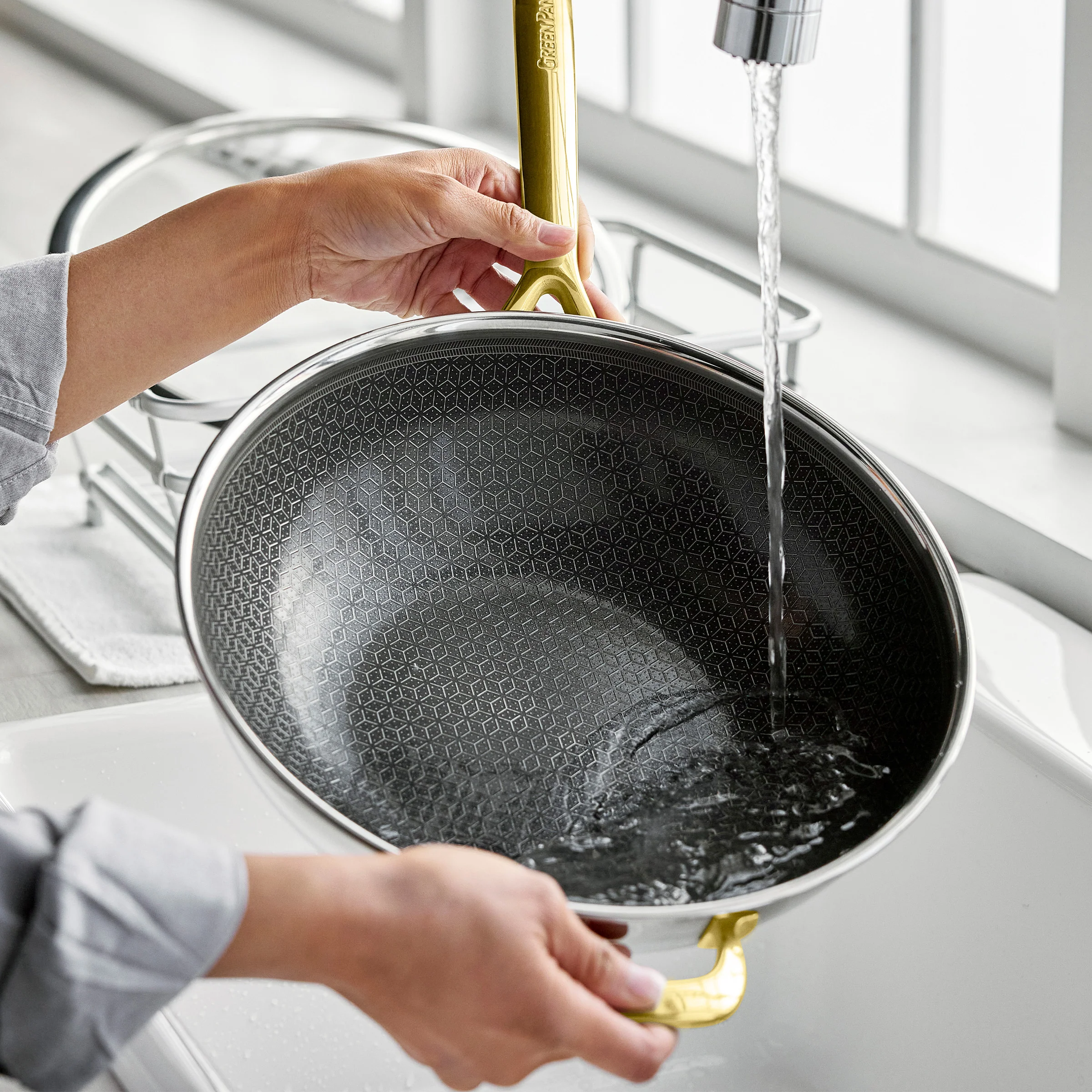 Spectra Gold Thermobond Hybrid Ceramic Nonstick 12" Wok with Lid - Image 11
