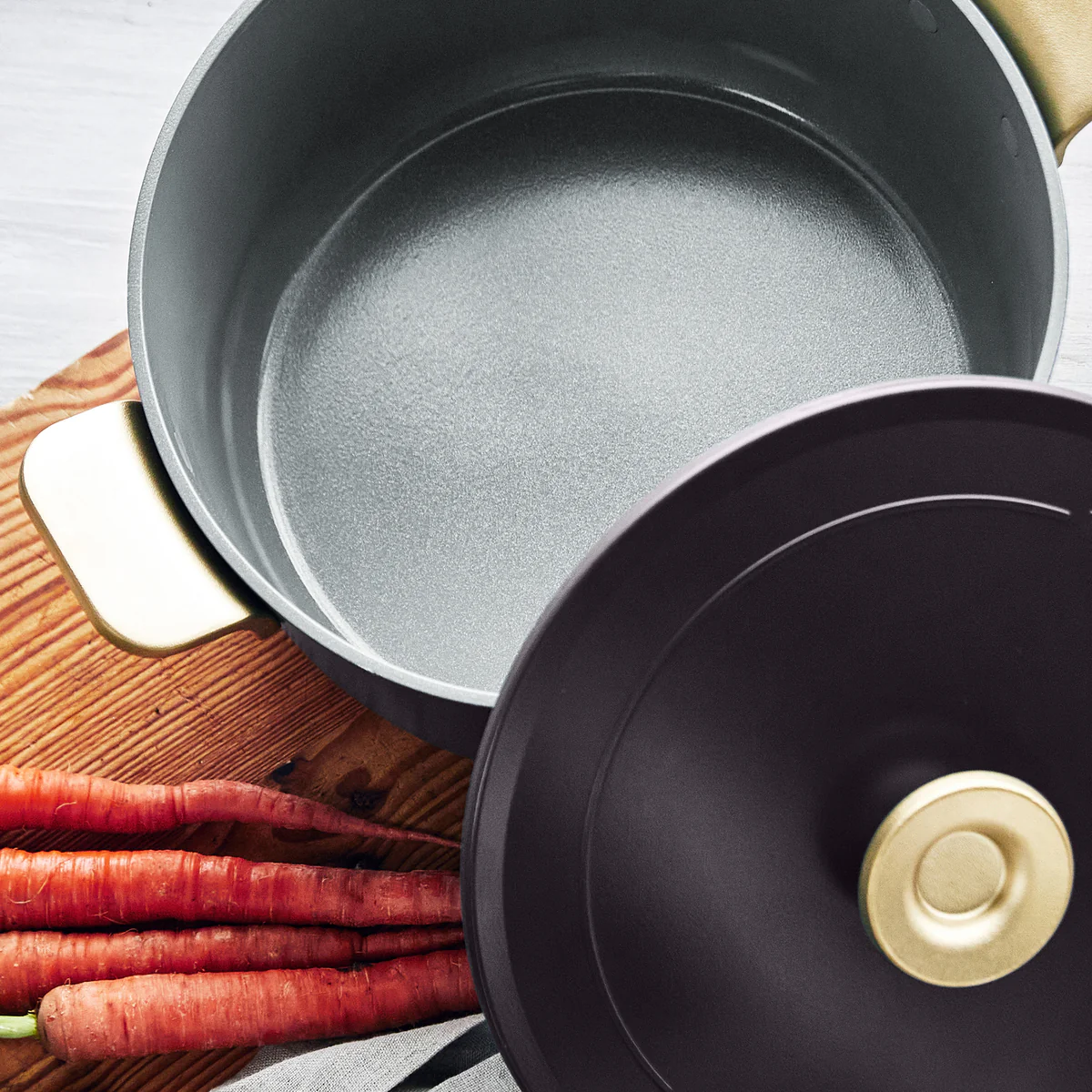 Stanley Tucciâ„¢ Ceramic Nonstick 6.5-Quart Dutch Oven | Calabrian Fig - Image 5
