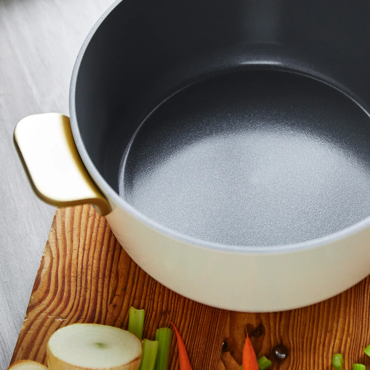Stanley Tucciâ„¢ Ceramic Nonstick 6.5-Quart Dutch Oven | Carrara White - Image 9