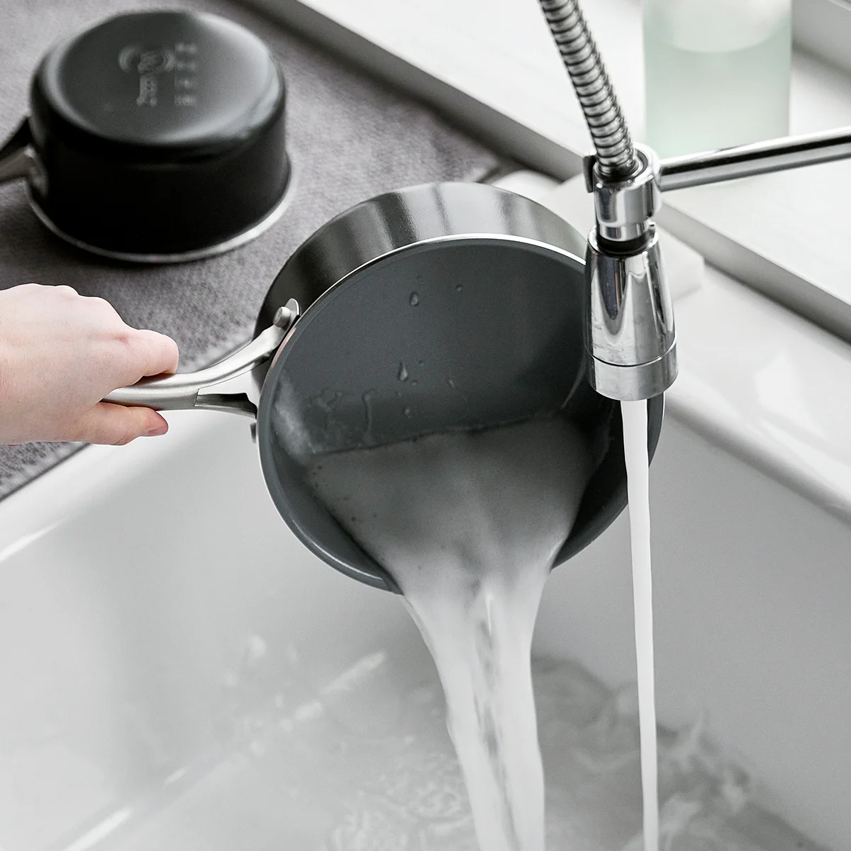 Swift Ceramic Nonstick 1-Quart and 2-Quart Saucepan Set - Image 4
