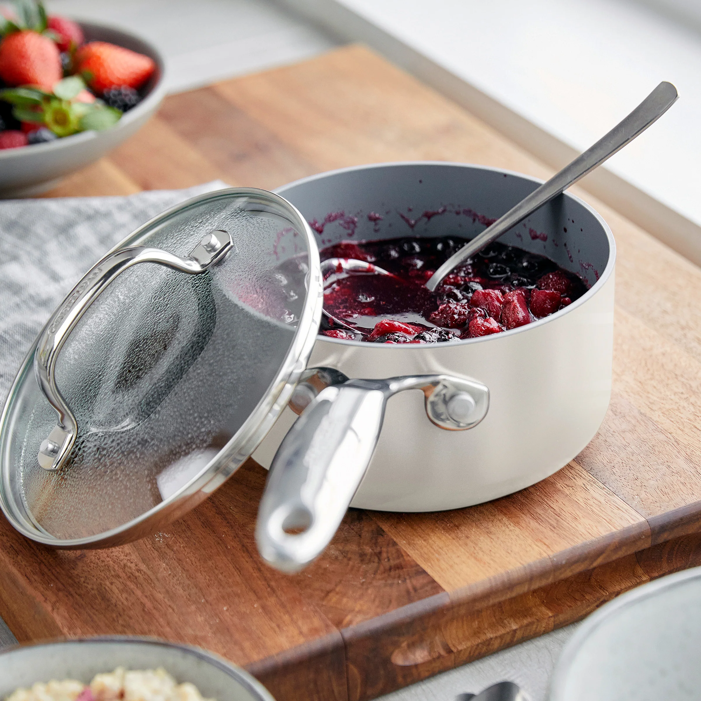 Valencia Pro Ceramic Nonstick 1.5-Quart and 3-Quart Saucepan Set with Lids | Cream - Image 4