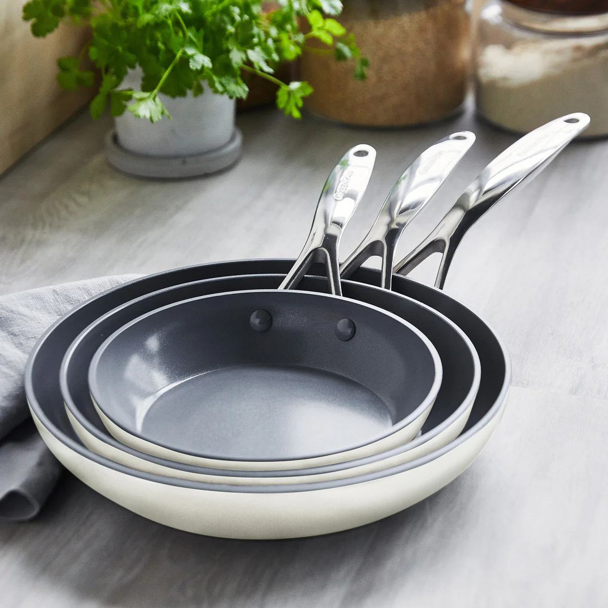 Valencia Pro Ceramic Nonstick 8", 9.5", and 11" Frypan Set | Cream - Image 8