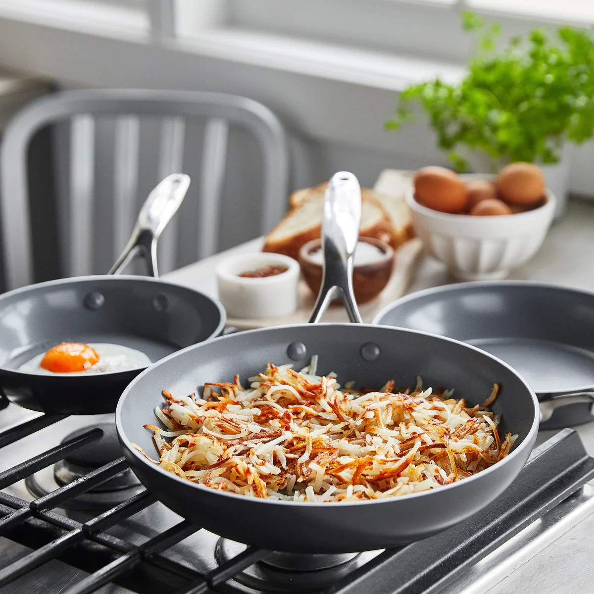 Valencia Pro Ceramic Nonstick 8", 9.5", and 11" Frypan Set | Gray - Image 4