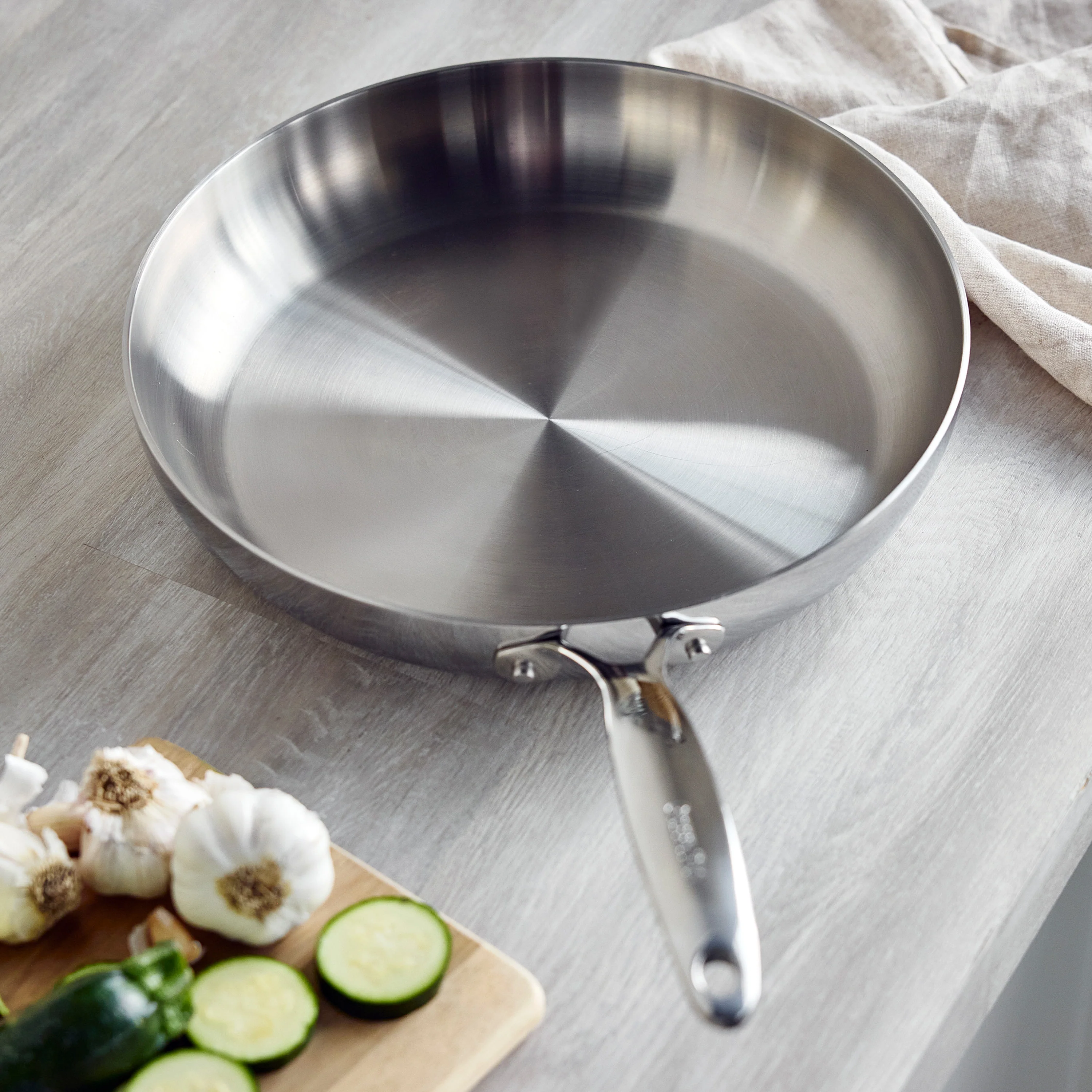 Valencia Pro Stainless Steel Uncoated 10" Frypan - Image 2