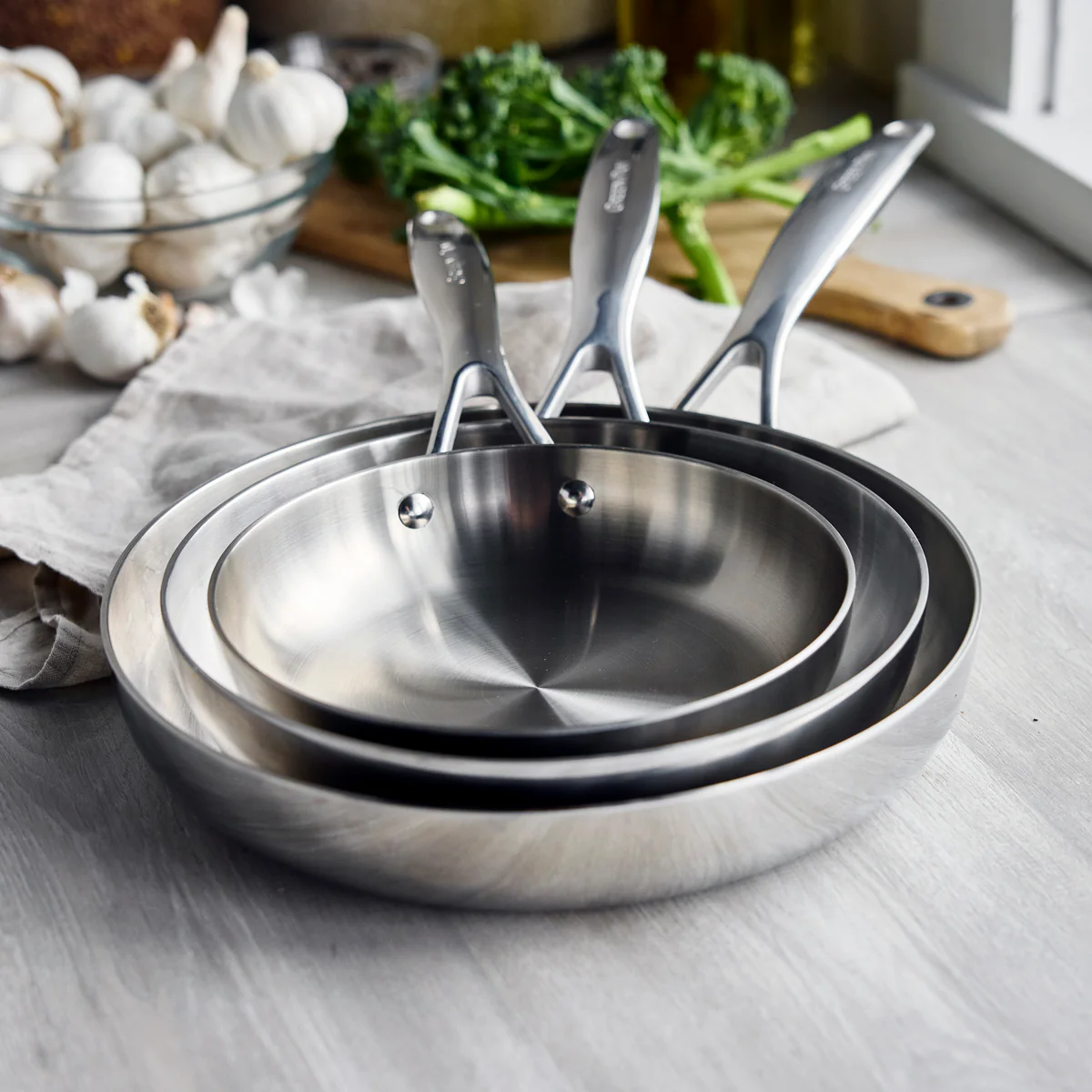 Valencia Pro Stainless Steel Uncoated 8", 9.5" and 11" Frypan Set - Image 2